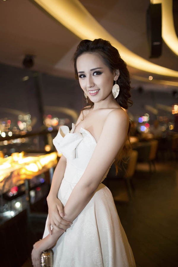 Mai Phương Thúy gợi cảm trên tầng cao Sài Gòn - ảnh 3